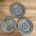 Sexton 1973 Usa Vintage American Pewter Set Of Wall Plates 8.5 In. Diameter. Fixed Price $25.19.